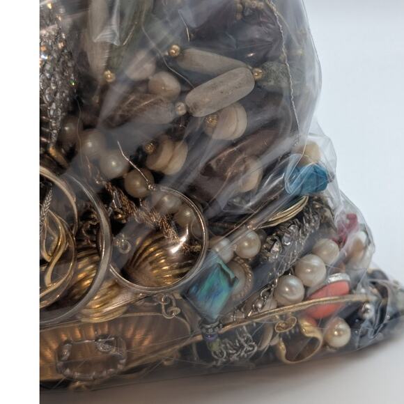 Jewelry Lot Ivory Repurpose Bag Over 4 Pounds Beads & Possible Wearable Pieces - Picture 7 of 7